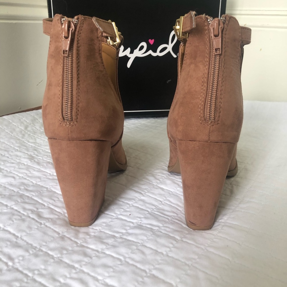 Shoes NEW IN BOX - Picture 3 of 3